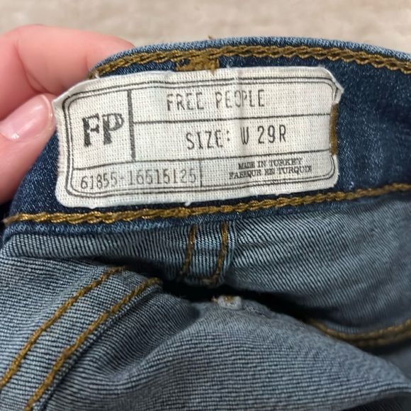 Free People High Rise Dark Wash Busted Knee Skinny Jeans Size 29 - Picture 4 of 5